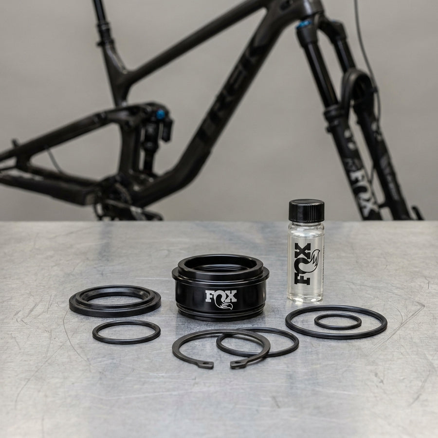 FOX Service Set 2022 Turbine SL Seal Head Assy für präzise Dämpferwartung. Hochwertige Fahrrad-Federungs-Ersatzteile für optimale Performance.