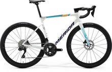 Merida Scultura 6000 Rennrad L Pearl-Blue-Team, Carbonrahmen, Shimano 105 Di2 12-fach, hydraulische Scheibenbremsen, Vision SC30 Carbon Laufräder, ca 8,2 kg