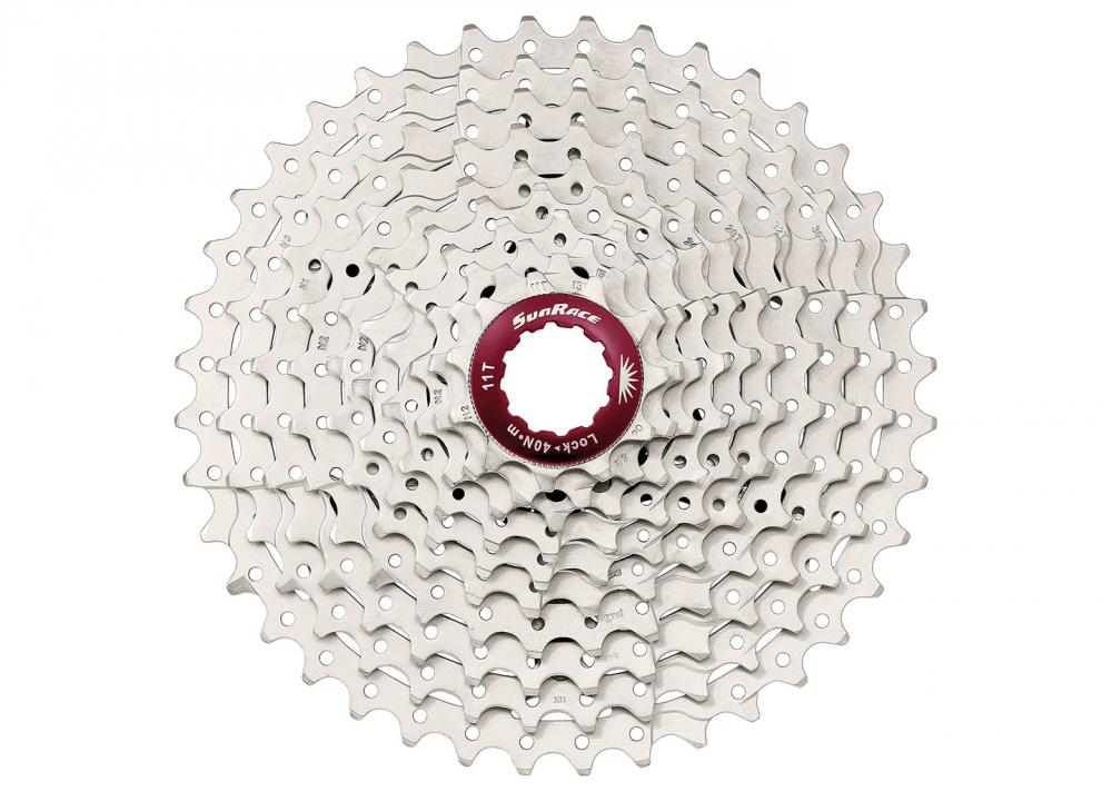 Silberne SunRace 10-fach Fahrradkassette CSMX3 TAY mit 11-42 Zähnen und breiter Abstufung.