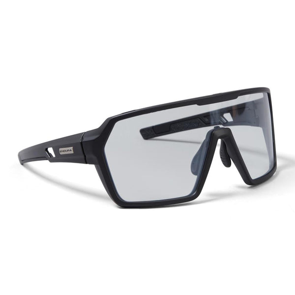 Endura SingleTrack Photochromic MTB-Brille  matt schwarz, selbsttönend, inkl. Wechselglas & Hartschalenetui