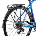 Merida EQ Set SILEX Gepäckträger Schwarz Nachrüstlösung montiert an einem blauen Merida SILEX Fahrrad.