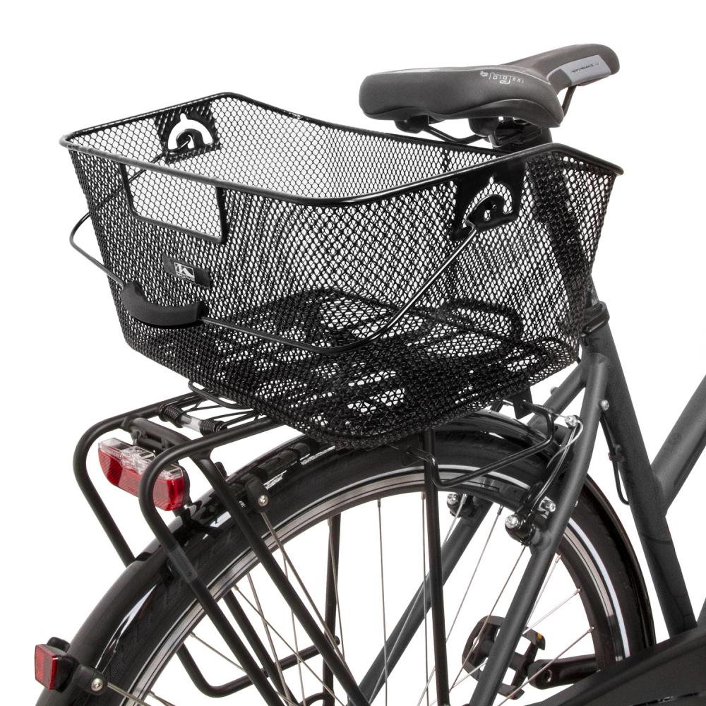 Schwarzer, engmaschiger M-WAVE BA-RM Clamp W Gepäckträgerkorb aus Metall auf einem Fahrrad montiert.