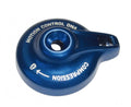 RockShox Compression Knob Kit MC DNA blau für Sid/Reba Federgabeln, mit Schriftzug "Motion Control DNA" und Pfeil.