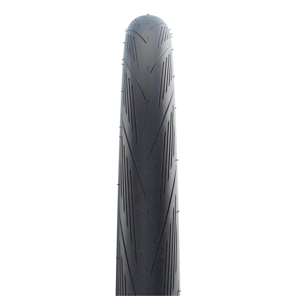 Schwalbe Lugano II Faltreifen 700x28C schwarz mit Profil auf weißem Hintergrund.