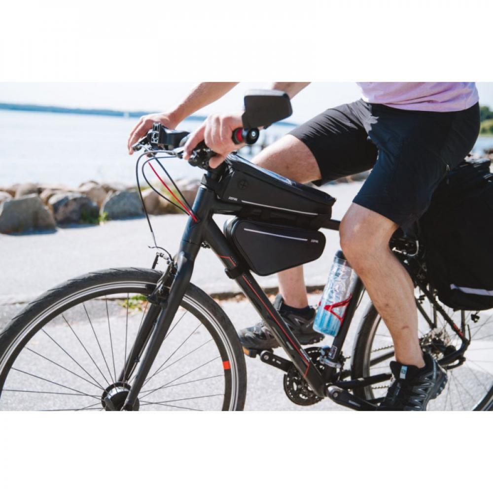 Zéfal Dooback II Fahrradspiegel am linken Lenker eines Fahrrades während der Fahrt.