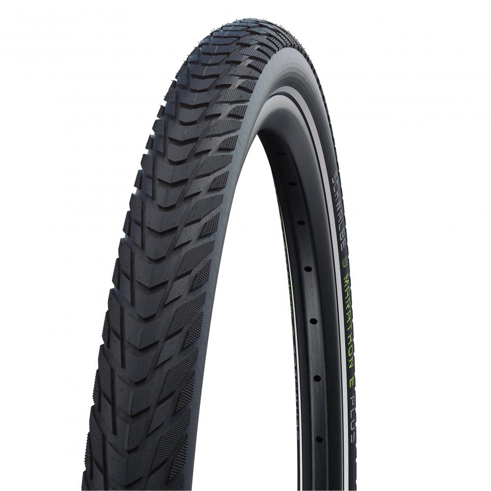Schwalbe Marathon E-Plus Fahrradreifen, schwarz mit Reflexstreifen und E-50 Schriftzug, Profil sichtbar.