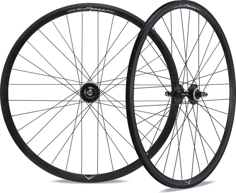 Miche X-Press Singlespeed Laufradsatz 700C Clincher schwarz, zwei Fahrradlaufräder auf weißem Hintergrund.