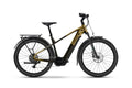 Haibike TREKKING 7.5 E-Trekkingrad schwarz-gold mit Gepäckträger und Federgabel.