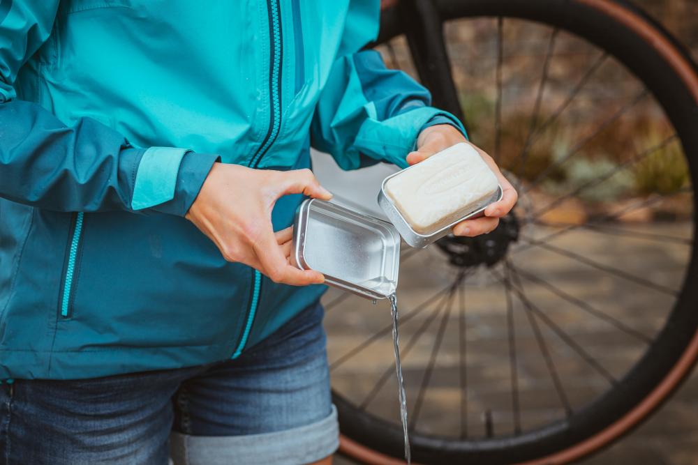 Schwalbe NATURAL BIKE SOAP - kompakte Seife im Set für schonende Fahrradreinigung