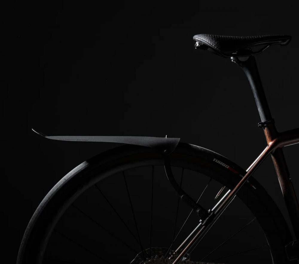 Ass Savers WGS-2 Win Wing Road Stealth: Ultraleichter Hinterrad-Spritzschutz für Rennräder bis 35 mm Reifenbreite, werkzeuglose Montage