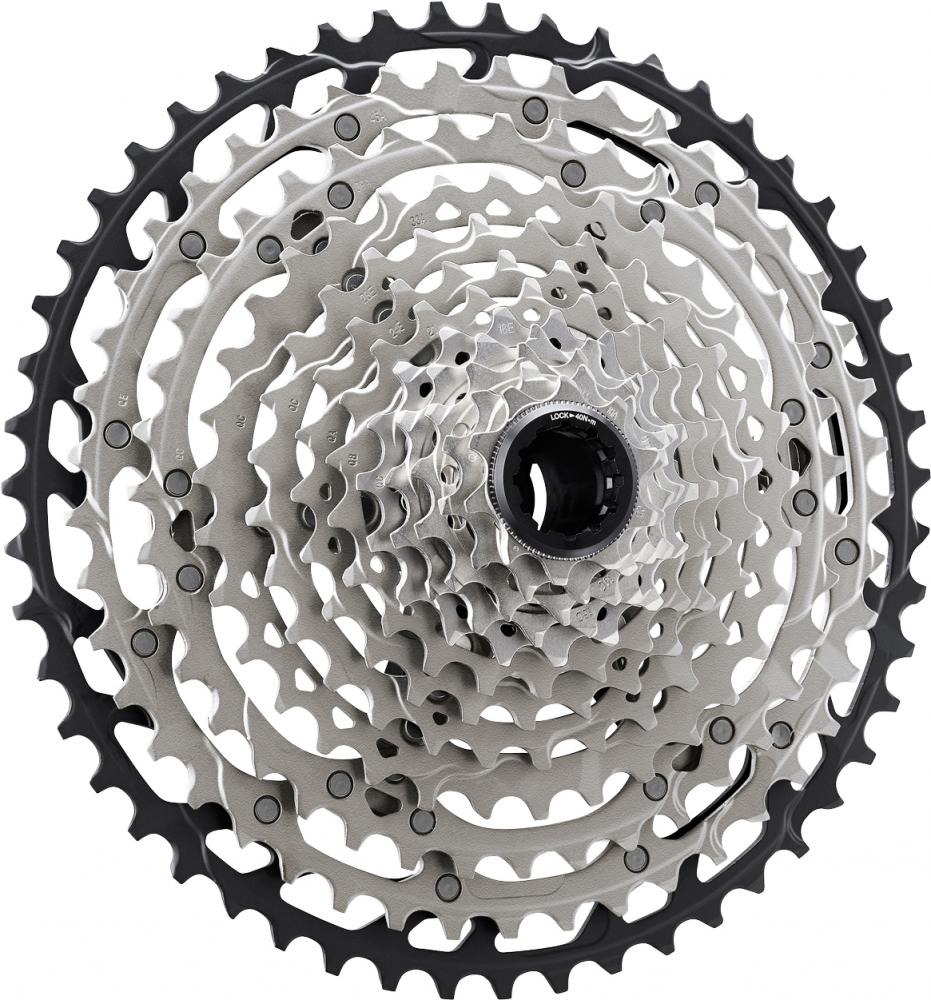 Shimano SLX CS-M7100 12-fach Kassette mit 10-51 Zähnen, silberne Ritzel und schwarzes größtes Ritzel.