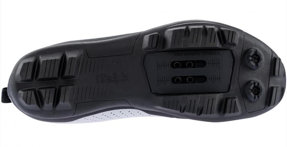 fi'zi:k Atlas MTB-Schuh Sohle mit X5 Nylon Außensohle, Cleat-Montage, robustem Profil und Steifigkeit 5.