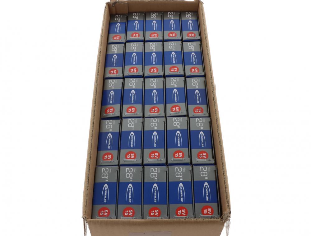 Karton mit 25 Schwalbe SV15 Fahrradschläuchen 28 Zoll, SV 40mm Ventil.