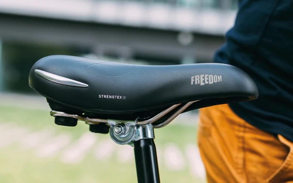 Selle Royal Freedom Strengtex schwarzer Fahrradsattel, Moderate Unisex. Produktbild.
