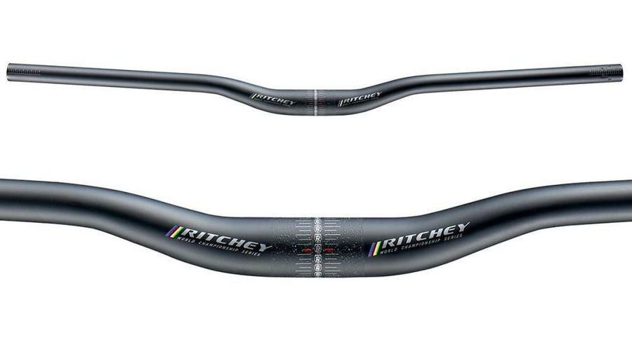 Ritchey WCS Rizer Lenker 31.8mm 760x30mm 9°/2° blatte in Schwarz, zwei Stück vor weißem Hintergrund.