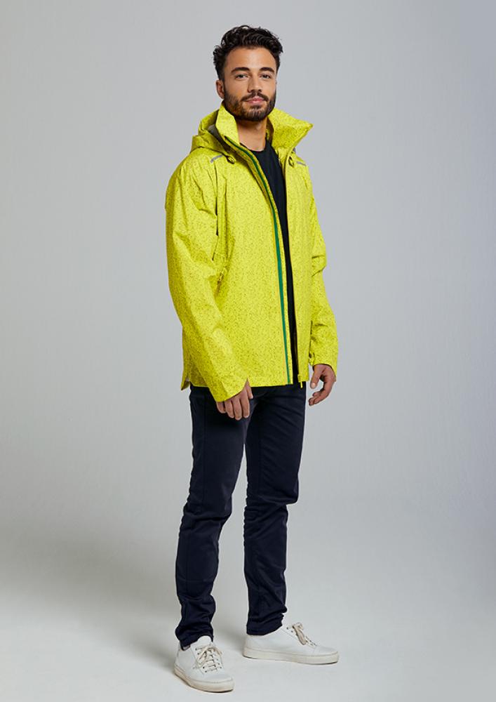 Neongelbe Basil Skane HiVis Herren Regenjacke an Modell, 360° reflektierend, wasserdicht & atmungsaktiv.