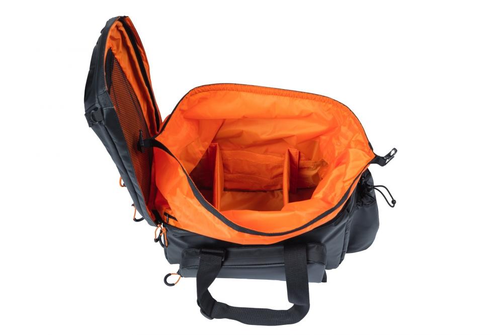 Basil Gepäckträgertasche Miles Tarpaulin XL Pro MIK 2.0 - schwarz / orange - inkl. MIK 2.0-Adapterplatte - 9-36 Liter - Adapterplatte
