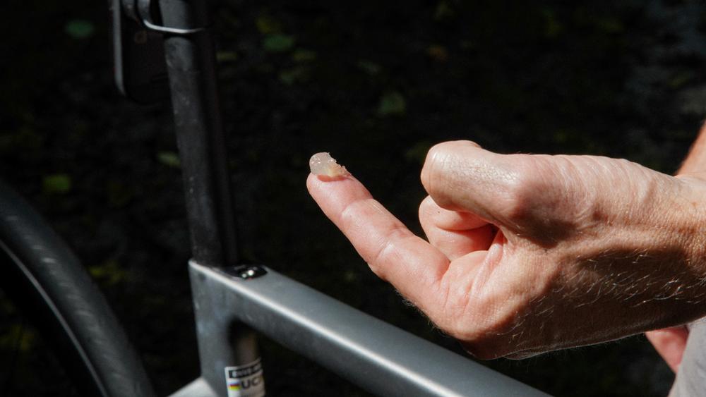 Finish Line Carbon Montage-Gel 450g Dose - Montagepaste für Carbonteile, verhindert Rutschen, schützt Materialien, einfache Anwendung