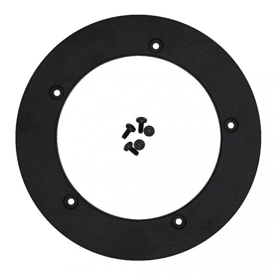 Schwarzer Kettenschützer für Bosch G4 38T mit Befestigungslöchern und Schrauben.
