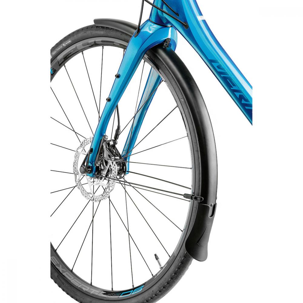 Merida EQ-Set SILEX: Passgenauer schwarzer Schmutzfänger am Vorderrad eines blauen Merida SILEX Gravelbikes.