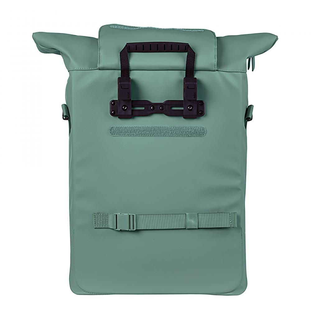 Grüne Basil Brooklyn MIK Fahrradtasche 17L, wasserdicht, recyceltes PET, mit MIK-System.