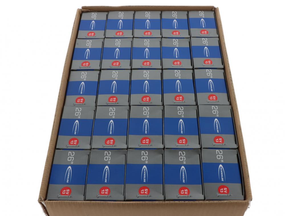 Karton mit 25 Schwalbe SV13 Fahrradschläuchen 26 Zoll Sclaverand Ventil.