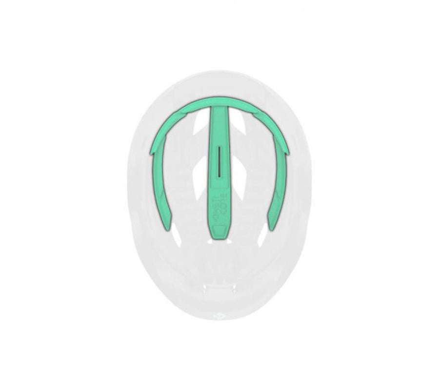 LAZER Strada KC Polster L&XL im weißen Fahrradhelm, grüne Innenpolsterung mit KINETI CORE Schriftzug.