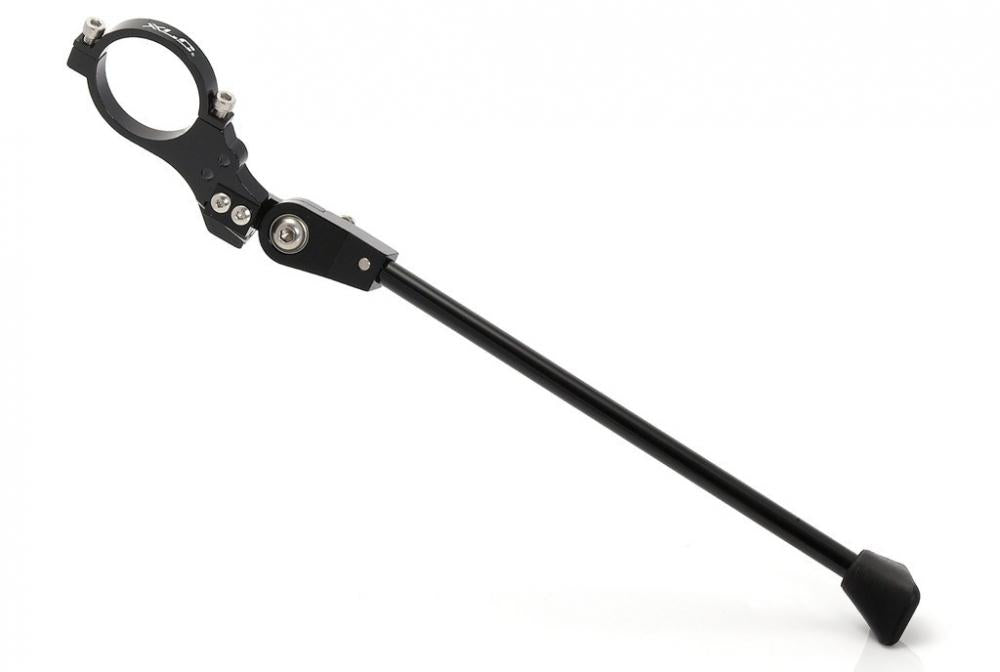 XLC Seitenständer KS-B01 schwarz, verstellbar für 26-28 Zoll Fahrräder, auf weißem Hintergrund.
