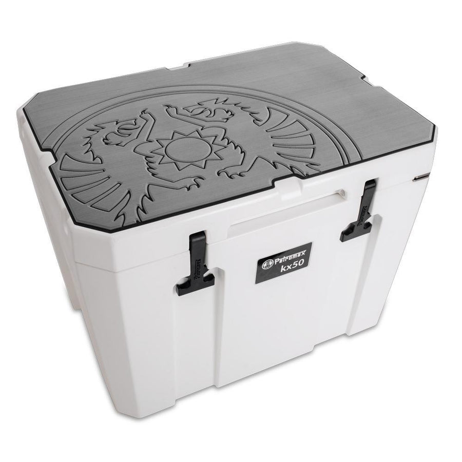 Petromax Haft-Auflage für Kühlbox kx50, grau mit Drachenemblem, selbstklebend, schützt vor Kratzern, UV-Strahlung und Nässe, rutschfest, passend für 50-Liter-Kühlbox