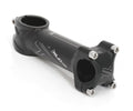 XLC Comp Ahead Vorbau ST-M15 schwarz 90mm Länge, 25,4mm Lenkerklemmung, 1 1/8" Gabelschaft auf weißem Grund.