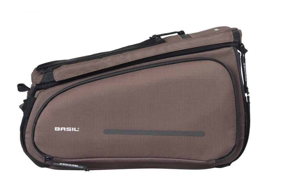 Basil Move Gepäckträgertasche 10-26 Liter Brau­n - recyceltes Polyester, MIK-Befestigung, erweiterbar, reflektierend