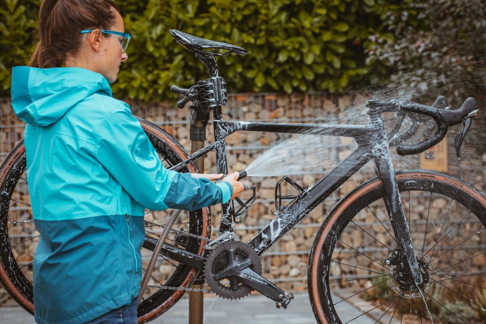 Schwalbe NATURAL BIKE SOAP - kompakte Seife im Set für schonende Fahrradreinigung