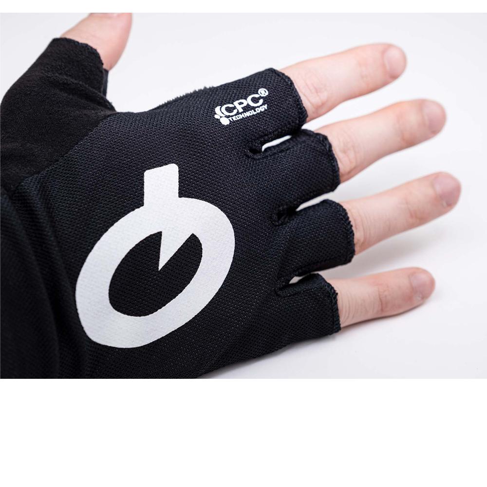 Prologo Kurzfingerhandschuh New Energrip schwarz, zeigt CPC Technology Logo auf Hand.