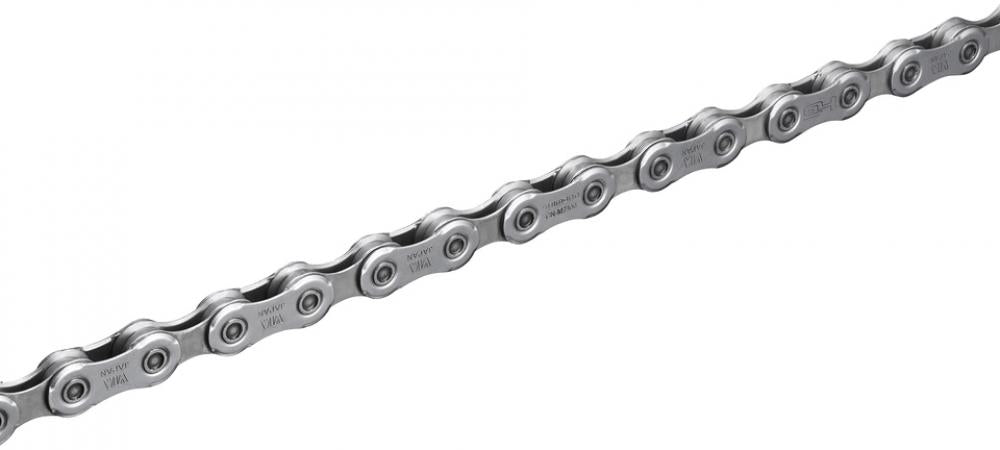 SHIMANO SLX CN-M7100 12-fach MTB Fahrradkette 138 Glieder, silber, auf weißem Hintergrund.