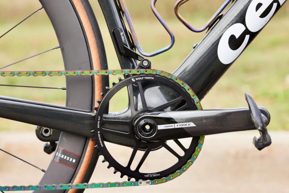 Wolf Tooth LoneWolf Aero Kettenführung schwarz am Cervelo Rad, verhindert Kettenabwürfe bei 1x-Antrieb, Jumbo-Visma getestet.