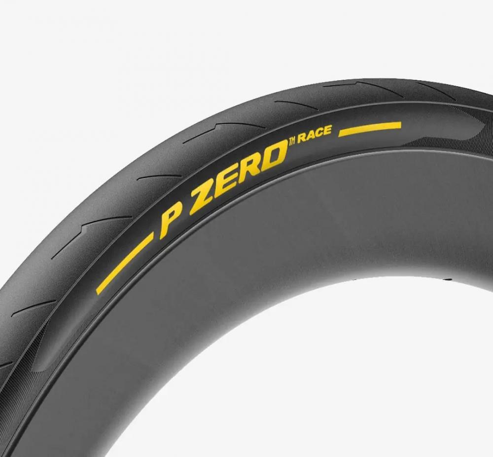 Pirelli P ZERO Race 700x28C leichter Faltreifen mit Kevlar und gelbem Logo.