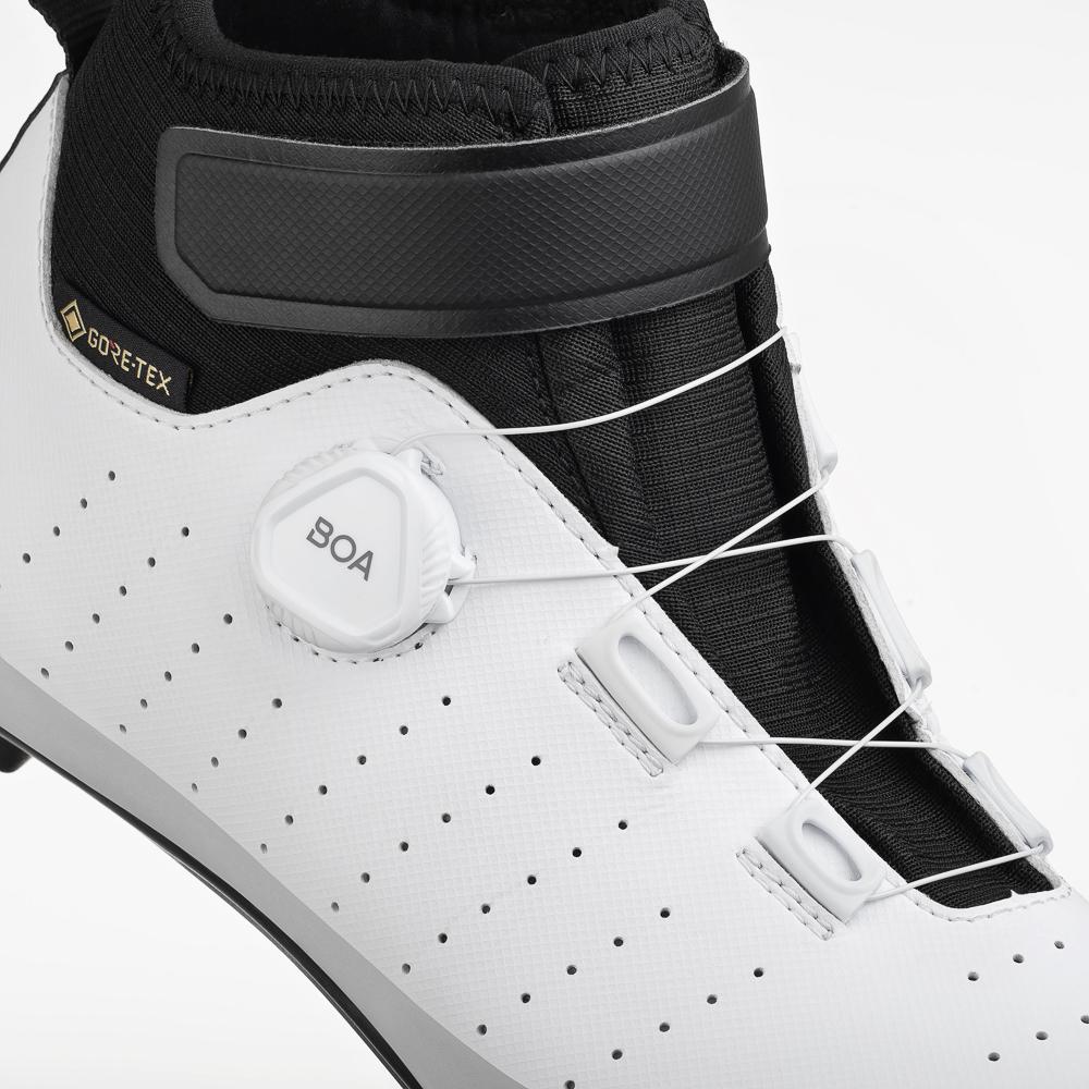 Fizik Tempo Artica GTX Winter-Rennradschuhe, Größe 42, schwarz/weiß, mit GORE-TEX Koala-Membran und Fleece-Futter für wasserdichten, atmungsaktiven Komfort