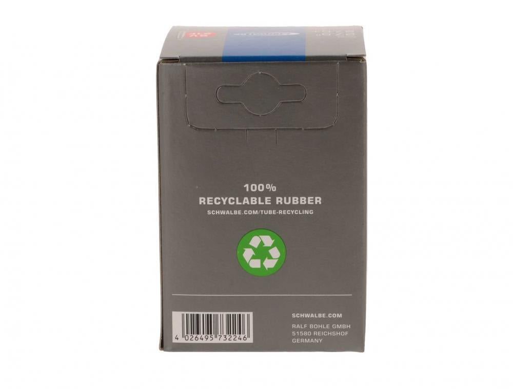 Schwalbe SV21F Freeride Fahrradschlauch 27.5 Zoll, recycelbar, Seitenansicht der Verpackung.