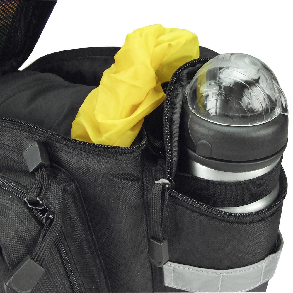 Rixen & Kaul Rackpack 2 Plus Racktime Fahrradtasche 12l mit gelbem Tuch und Trinkflasche in Seitentasche.