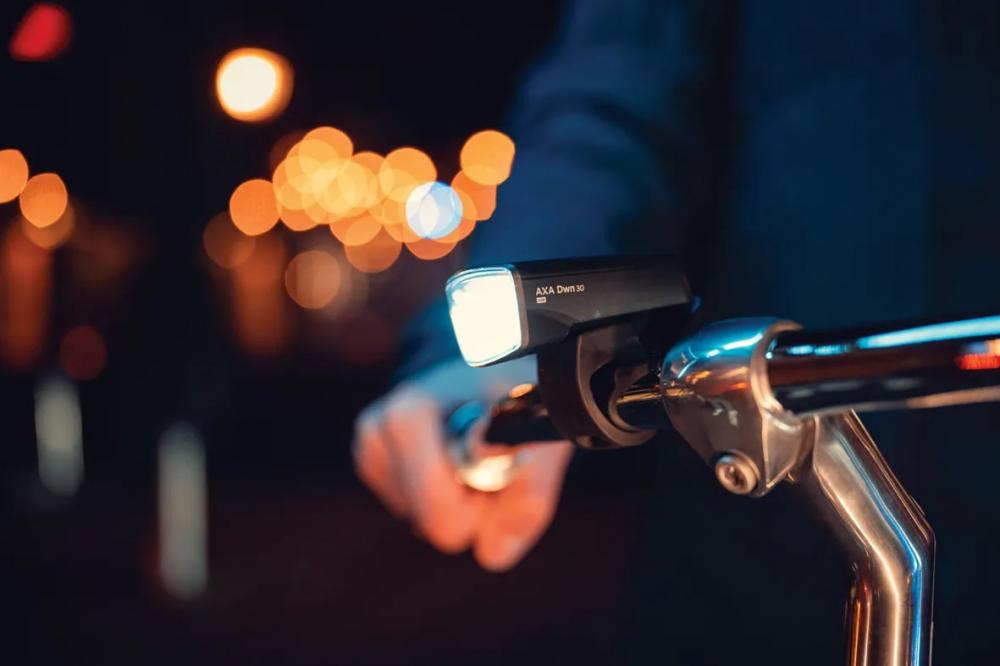 AXA LED-Akku-Beleuchtungsset AXA Dwn 30 - USB aufladbar mit Gummiband-Befestigung - Fahrradbeleuchtungsset