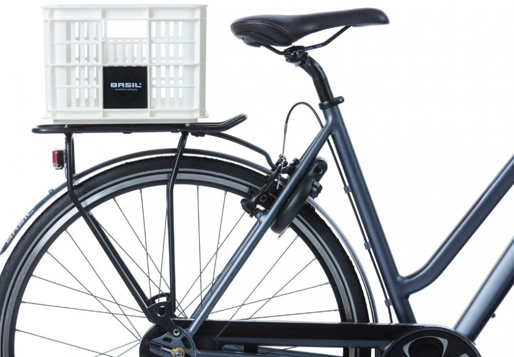 Basil Transportkorb Crate S 17 - 5 Liter Weiß - robuster Fahrradkorb aus 95 % recyceltem Kunststoff wetterfest & ideal für Einkäufe oder Schulranzen - Fahrradkorb