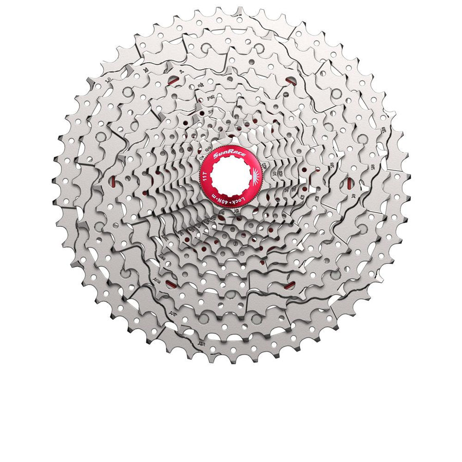 Silberne SunRace CSMZ800 12-fach MTB Kassette 11-51 Zähne für Shimano HG Freilauf, mit rotem Lockring.