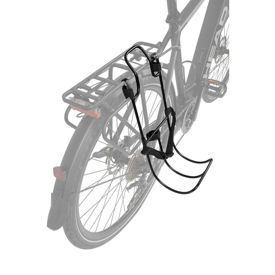 Schwarzer Messingschlager Racky Bag Taschenhalter aus Aluminium seitlich am Fahrrad-Gepäckträger montiert.