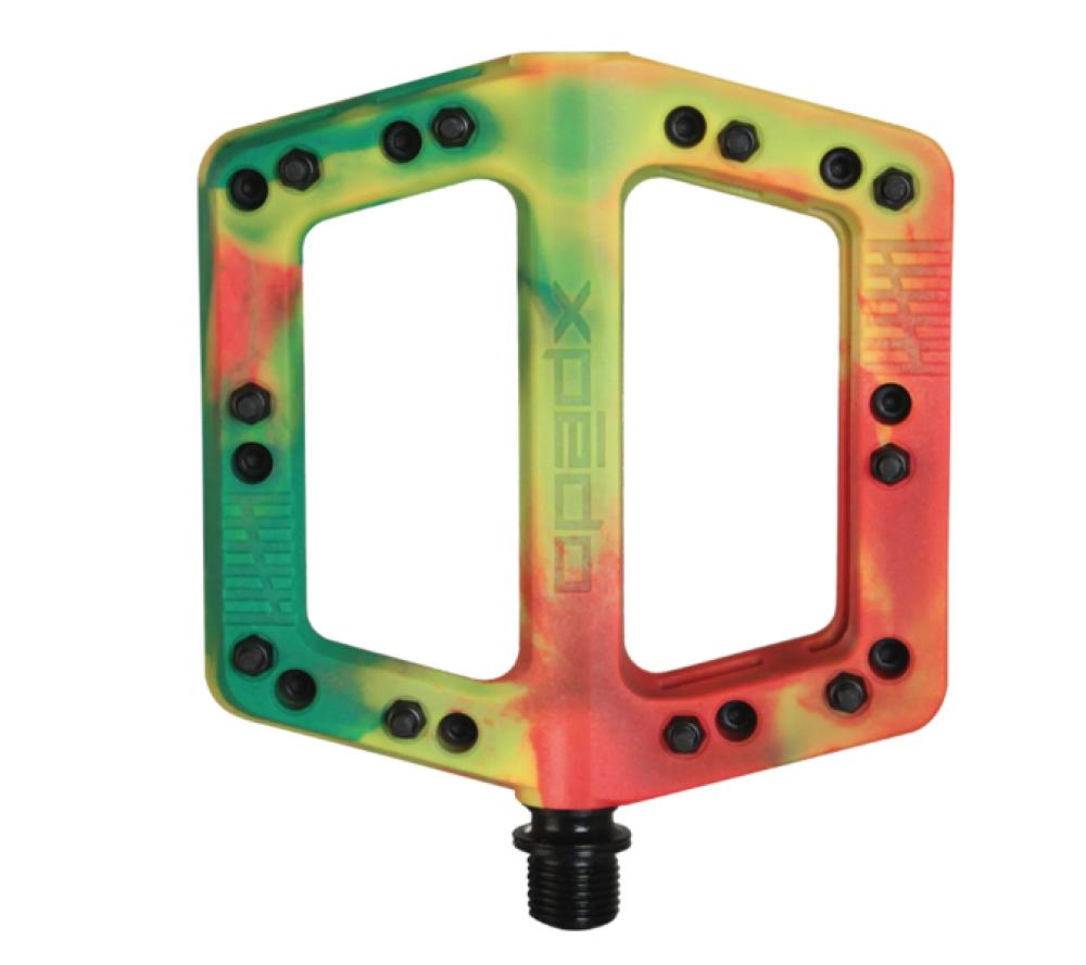 Xpedo FELIX Special Edition Plattformpedal Tri-Color Rasta 109 × 109 × 16 mm Nylon-Körper CrMo-Achse 340 g