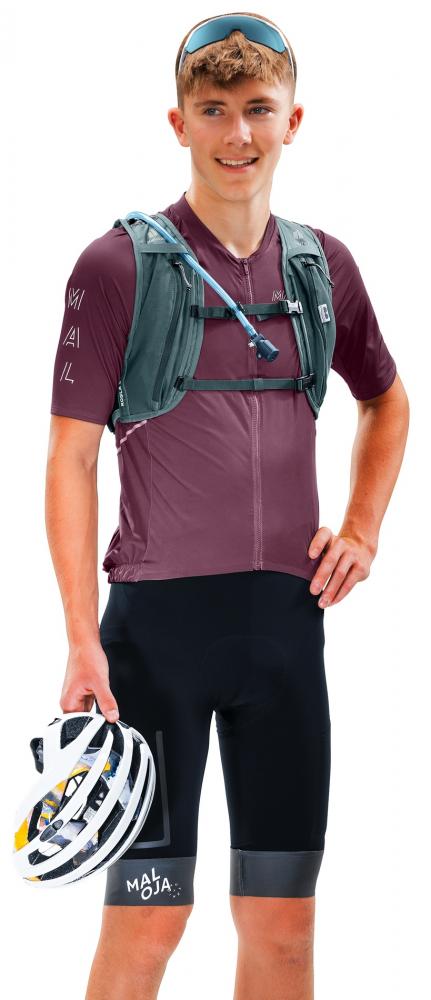 Fahrradfahrer mit Deuter Rogla 5 Fahrradrucksack graphite-shale, leichtem Bike-Rucksack für lange Ausfahrten.