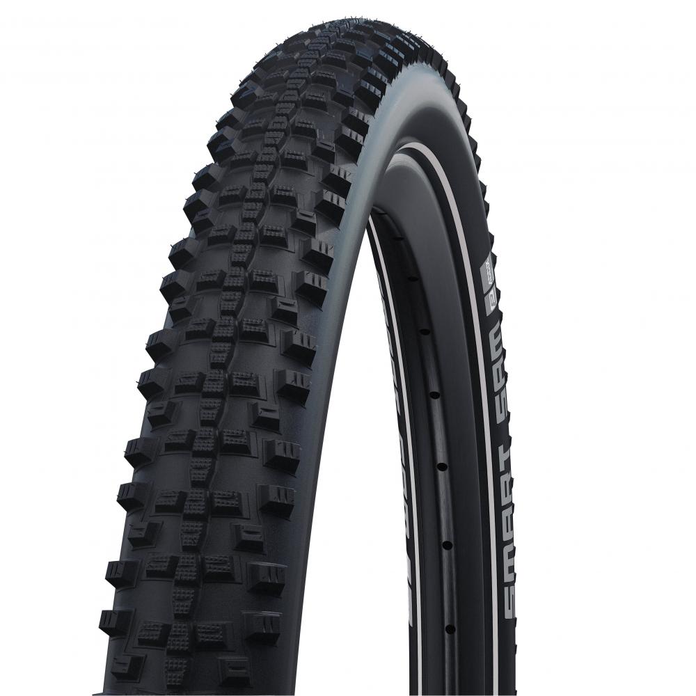 Schwalbe Smart Sam 28x1.40 700x35C ADDIX Performance Line Reifen mit markantem Stollenprofil und Markenlogo.