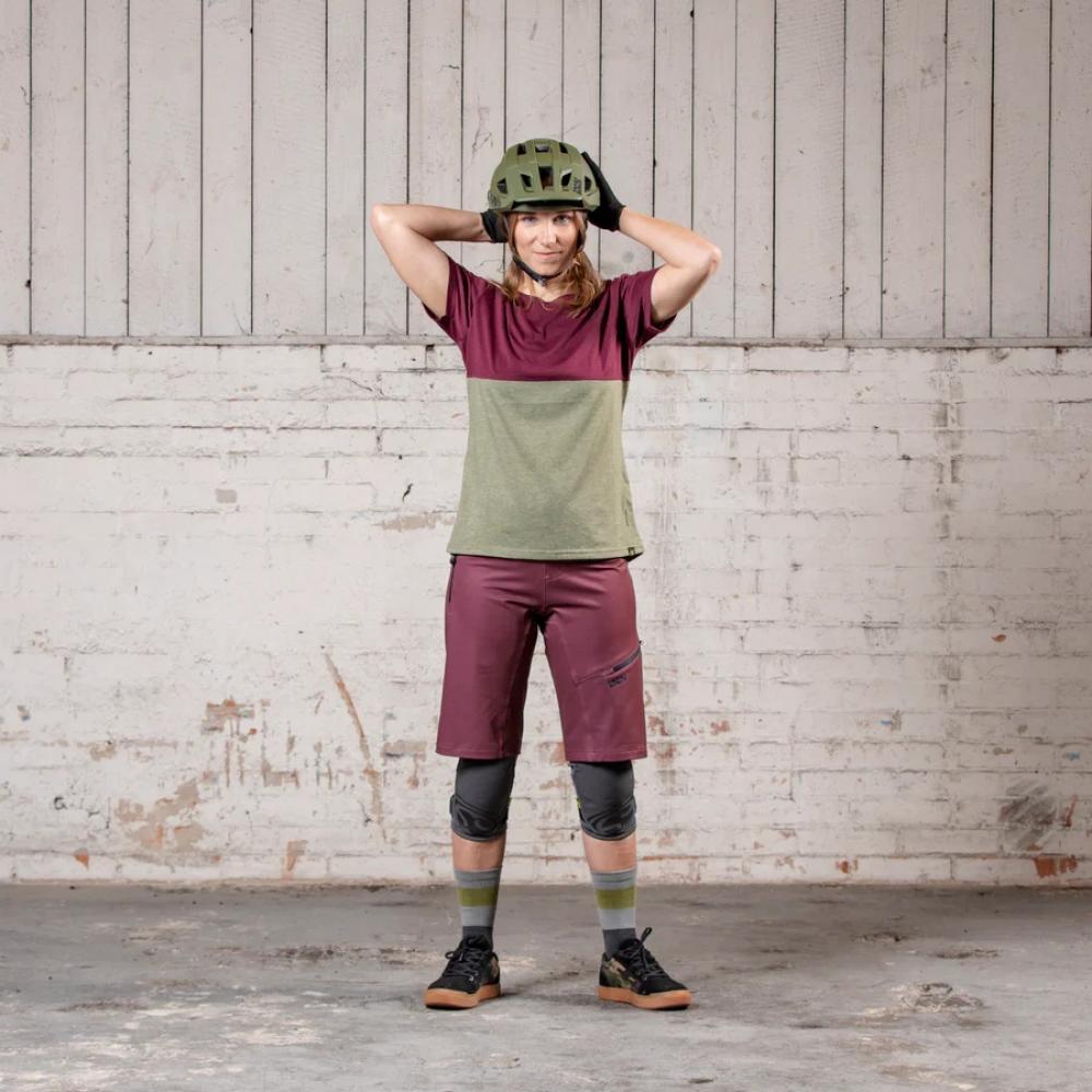 IXS Sports Division iXS Flow Women Mountain Tech Tee 36 Raisin/Olive - atmungsaktives Bike-Shirt