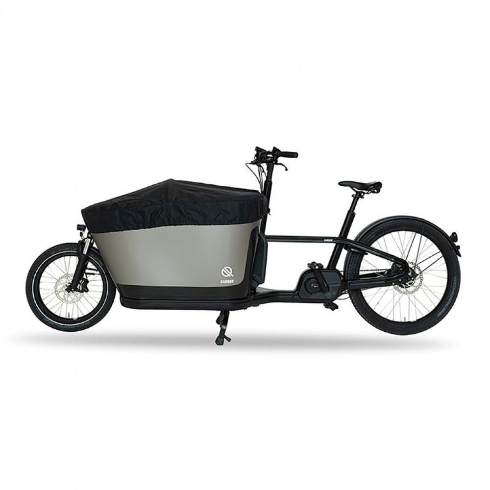 Schwarze Carqon Classic Regenschutzplane auf einem Carqon Lastenrad.