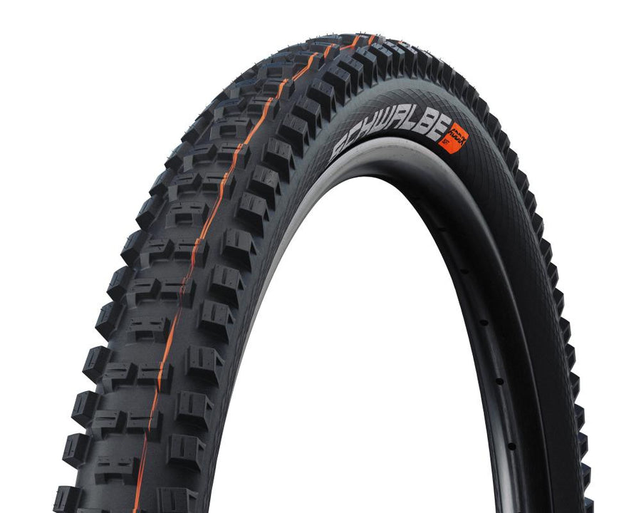 Schwalbe Big Betty 29x2.60" MTB Reifen schwarz, TLE E-50 faltbar, mit aggressivem Stollenprofil und orangefarbenen Streifen.