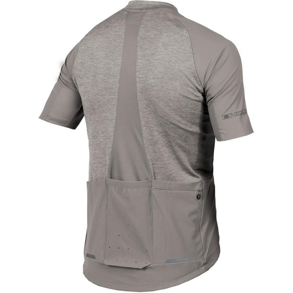 Endura GV500 Reiver Kurzarmtrikot Fossil XL - Herren-Gravel-Trikot aus schnelltrocknendem, recyceltem Material mit Stretch-Ärmeln, optimaler Belüftung und vielseitigen Taschen